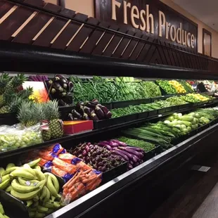 the fresh produce section of a grocery store