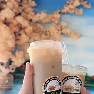 Lychee milk tea and cafe su da!