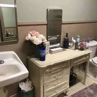 Gorgeous bathroom!