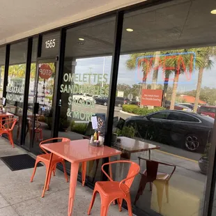 Outside eating area of Remy&apos;s