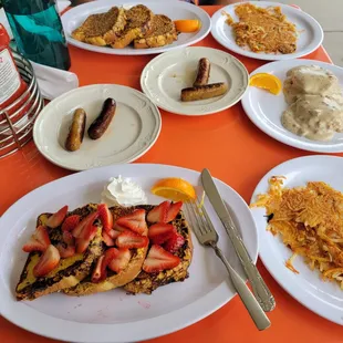 CRME BRULEE FRENCH TOAST  HASH BROWNS  ONE BISCUIT &amp; GRAVY SAUSAGE LINKS