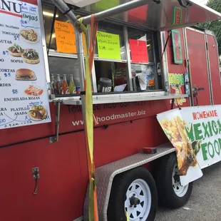Remy&apos;s Taco truck