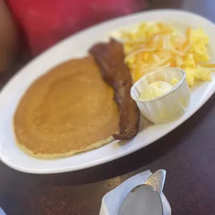 Pancake, scrambled eggs w/cheese and bacon (kids plate)
