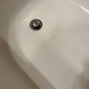 The tub in the 2nd room provided, yup that's someone else's dirt