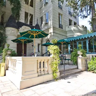 outdoors garden seating is available