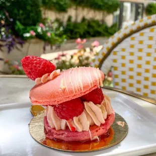 Raspberry Lychee Large Macaron | Instagram @restaurant_aholic