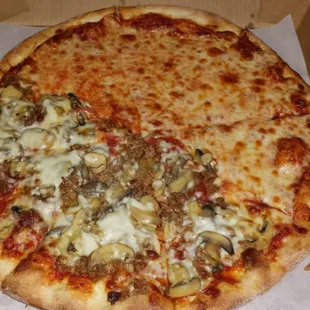 My usual.  16 inch NY style.  1/2 sausage, pepperoni, mushroom.  1/2 Xtra cheese.