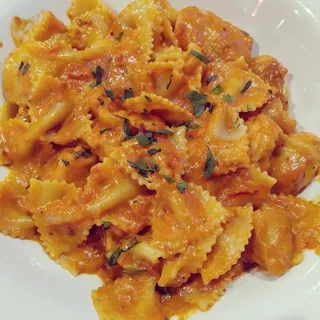 Farfalle Aurora Con Salmone