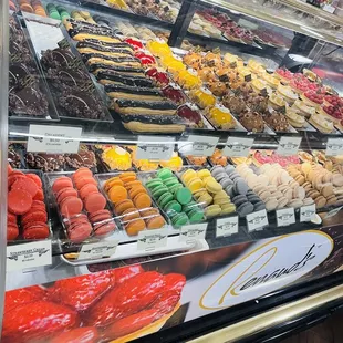 Macarons and pretty desserts!