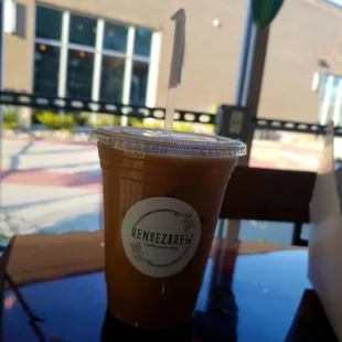 Iced Vanilla Latte(with half of almond &amp;oat milk)