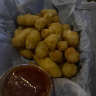 Cheese curds, marinara sauce