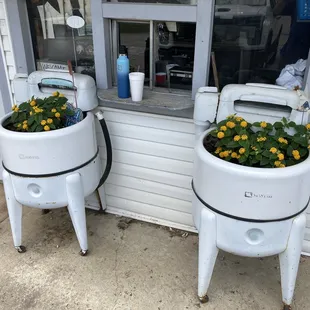 wash tubs repurposed as flower planters