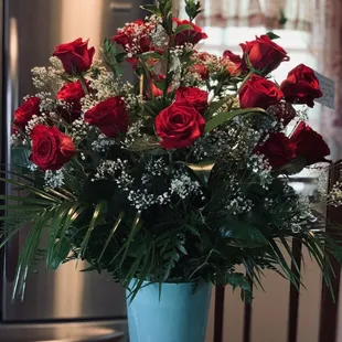 Absolutely stunning arrangement of roses yesterday for our anniversary! Thank you Renee's! You did a brilliant job!