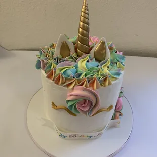 Rainbow unicorn cake