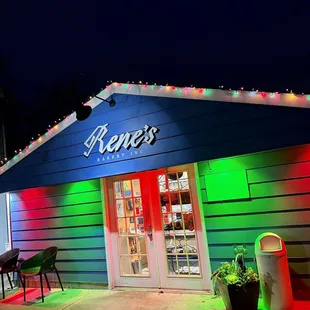 the front of the restaurant at night