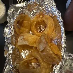 Delicious onion rings to start off