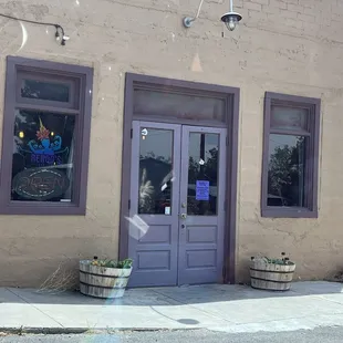 Entrance to restaurant. Don&apos;t miss it.