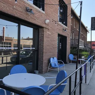 the outside of a restaurant