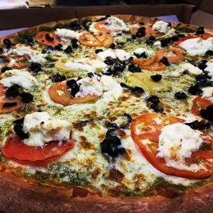 Basil pesto pizza