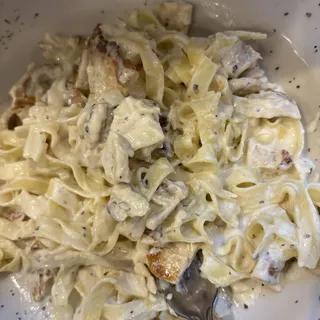 Fettuccine Chicken Alfredo Pasta