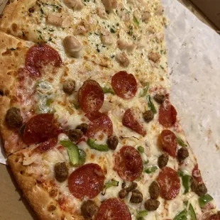 Chicken Alfredo Pizza Reno's Supreme Pizza