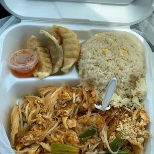 Pad Thai dinner special is so worth it and so delicious