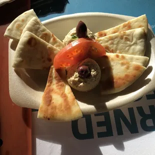 Hummus plate - deeeeelicious pitas!