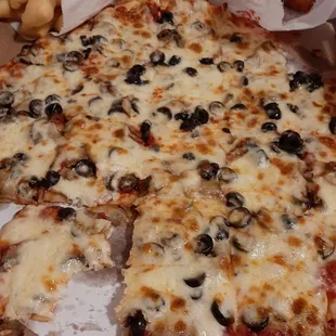The bread sticks, Pizza,  mozzarella sticks