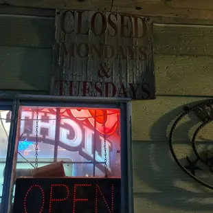 a close up of a closed sign