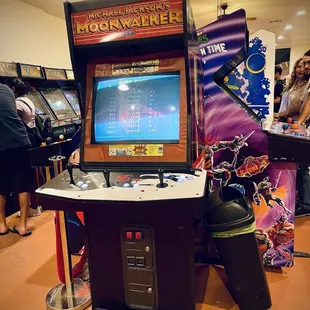 This game surprisingly slaps in 2 player. Felt silly wanting to play it more. 10/10 will do again