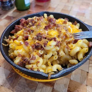 Bacon Mac and Cheese Skillet