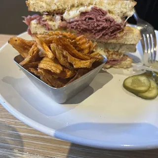 Perfect Smoked Pastrami Sandwich