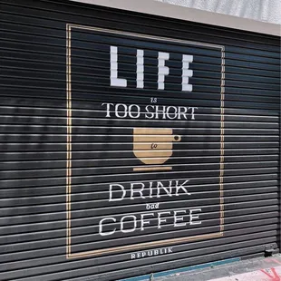 Decor outside IG: @ammysalamii