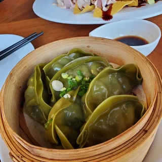 Green tea vegetable dumplings