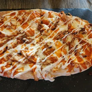 Buffalo chicken flatbread
