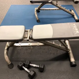 Super old gym equipments. It hurts when u lay down. They need to change this.