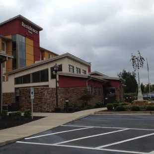 Manicured front entrance. Spacious and clean.