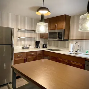kitchen ( 1 bedroom suite : 2 queen beds)