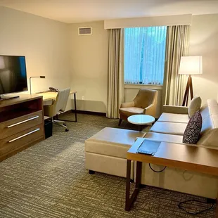 1 bedroom suite ( 2 queen beds) seating area &amp; pull out sofa bed