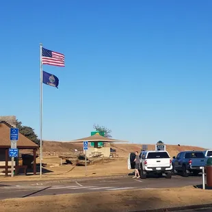 Very nice rest area to do an oil change!