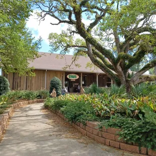 Restaurant nestled in some gorgeous greenery