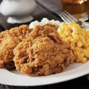 fried chicken and macaroni and cheese