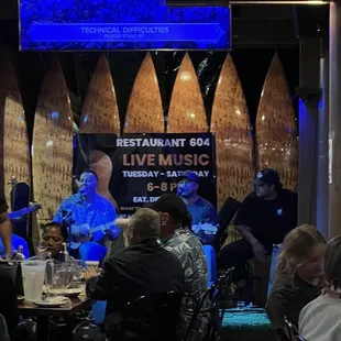 Live music--played til around 10 with Hana Hou's