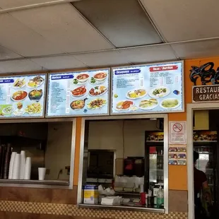 This place has the B E S T  nopales y puerco en Chile verde