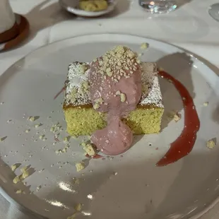 Cake with a Gooseberry Mouse