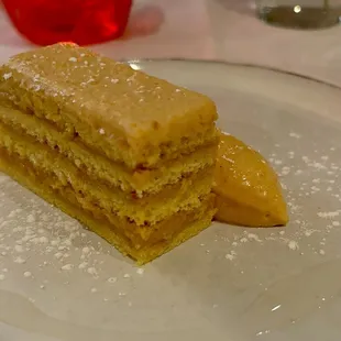 Ginger and persimmon Genoise cake