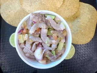 Los Primos mariscos  lonchera