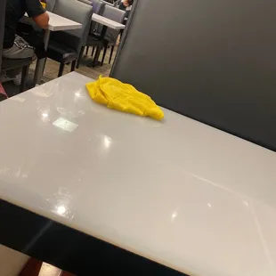 Tocará hablar a los q otorgan permisos para este pésimo lugar