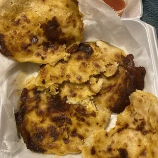 Pupusa revuelta- mixed meat and cheese