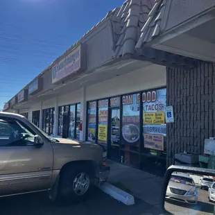 Huauchinangos Store Front